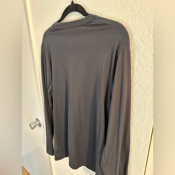 LuluLemon Men's Black Long Sleeve Shirt - Picture 11 of 14